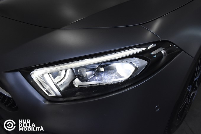 MERCEDES-BENZ A 180 d Automatic Premium